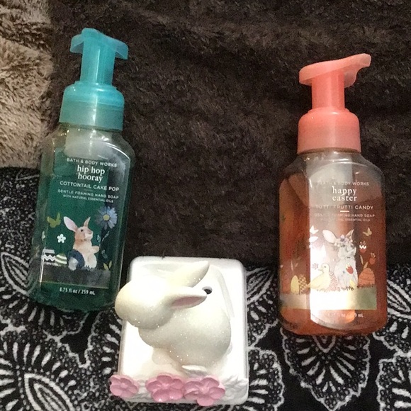 Bath & Body Works Other - 🐰 Bath and body works easter bunny hand soap holder with 2 hand soaps